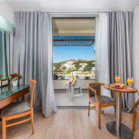 Uvala Hotell