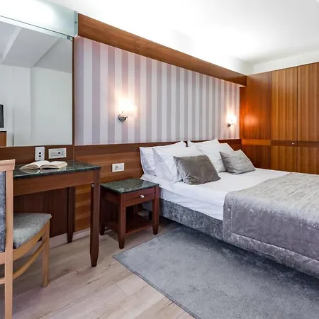 Hotell Uvala 4*
